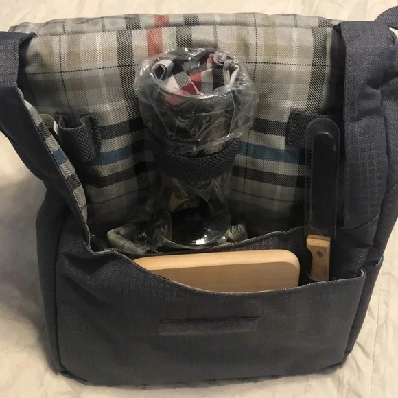 Brittania Cheese and wine picnic tote. New unused condition. - Picture 7 of 8